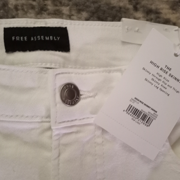 Free Assembly white jeans - Picture 2 of 3